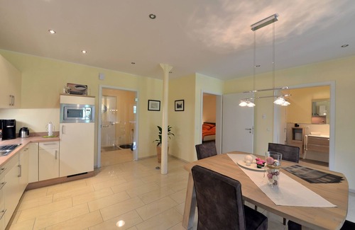 Rees Apartamento | Cozy and modern furnished vacation apartment "Schloß Hueth 2"