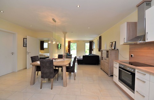 Rees Apartamento | Cozy and modern furnished vacation apartment "Schloß Hueth 2"