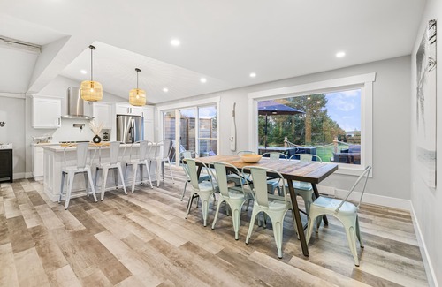 Cormierville Cabaña | Cozy and Modern Oceanview Cottage With hot Tub