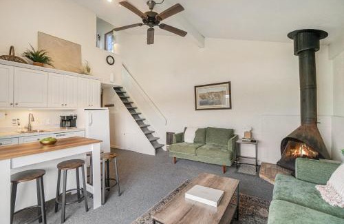 Gaylord Casa | Cozy and Newly Updated Townhouse on Lake Martin
