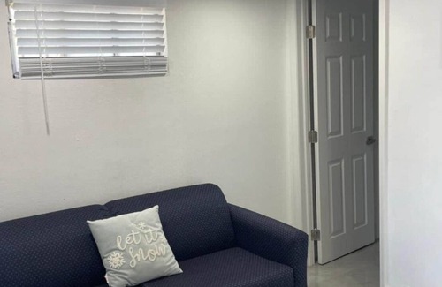Greenacres Casa | Cozy and Peaceful House in WPB close to the airport and main highways