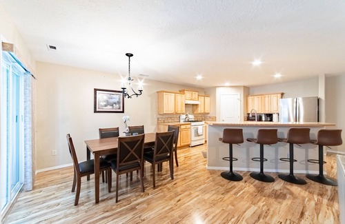 Star Casa | Cozy and peaceful home. Sleeps 12 , RV side parking , Office space , Sun Room