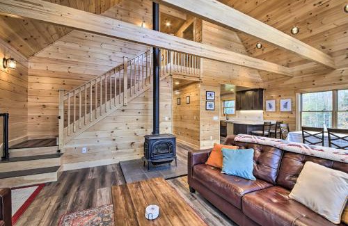 New Vineyard Casa | Cozy and Peaceful Waterfront Cabin on Porter Lake!