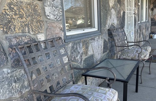 Northeast Reno Casa | Cozy and Pet Friendly "Movie House" in Reno with RV parking