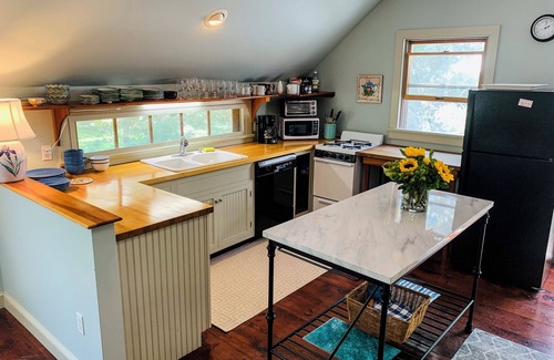 Katama Apartamento | Cozy and private 1-bedroom apartment in Katama / Edgartown with AC, WiFi