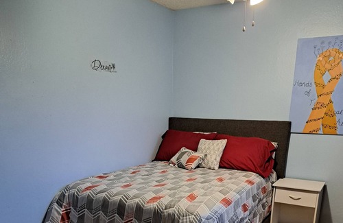 Pittsburg Casa | Cozy and Private-Close to Everything!