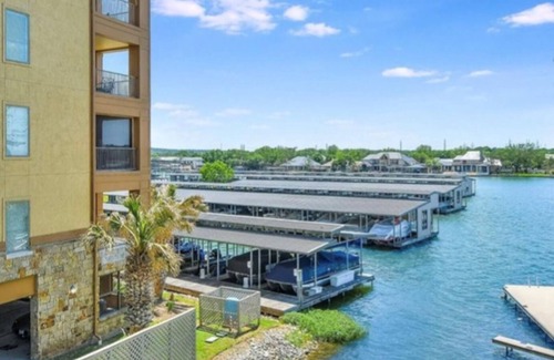 Horseshoe Bay Condominio | Cozy and Quaint Condo water view