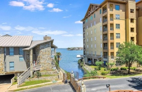 Horseshoe Bay Condominio | Cozy and Quaint Condo water view
