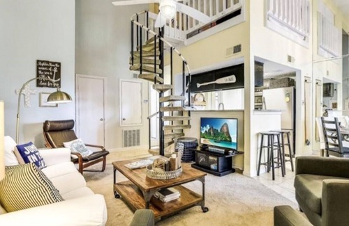 Horseshoe Bay Condominio | Cozy and Quaint Condo water view