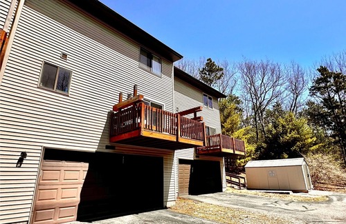 Holiday Hills Condominio | Cozy and quiet 2-bedroom condo with WiFi and AC in charming Traverse City