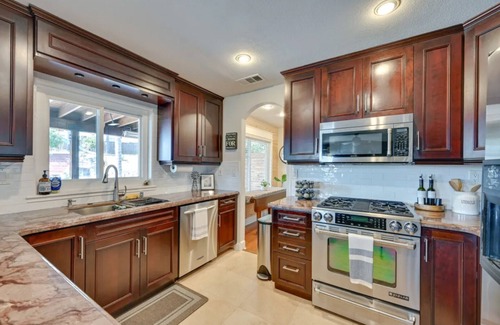 San Ysidro Casa | Cozy and quiet 6-bedroom retreat close to outlet mall shopping and more!