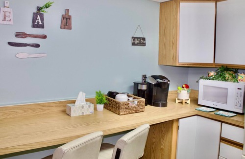 Lochearn Apartamento | Cozy and quiet basement apartment pet friendly!