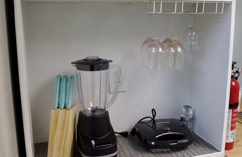 Lochearn Apartamento | Cozy and quiet basement apartment pet friendly!