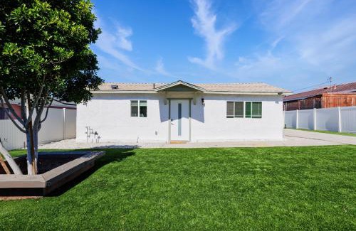 Fontana Casa | Cozy and Quiet Front House