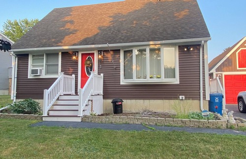 Portland Casa | Cozy and Quiet Home One Bedroom Private Bathroom in Portland Maine. NOT KITCHEN.