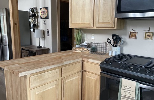 Craig Cabina | Cozy and quiet! Willow Creek Mountain Cabin with nature all to yourself!