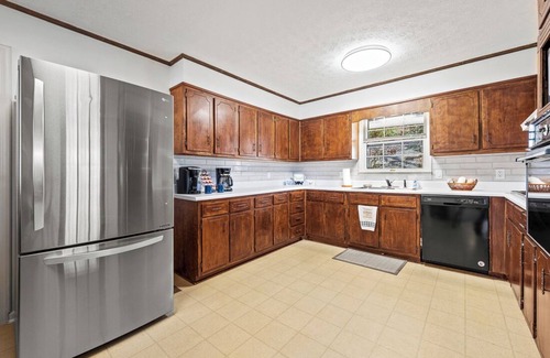 Gainesville Casa | Cozy and serene fishing cabin, Family Traditions, private dock and lake views.
