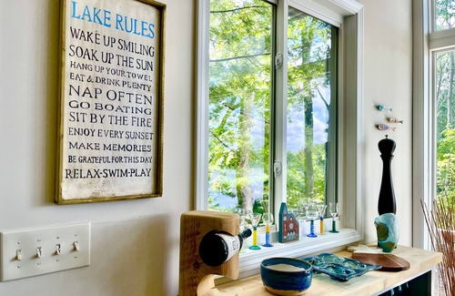 Perrysville Cabaña | Cozy and Serene Two Bedroom Cottage on the Lake