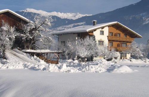Aschau Im Zillertal Apartamento | amplios y acogedores, con vistas a las montañas de Zillertal