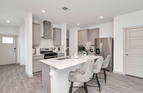 Southeast Houston Casa | Cozy and Spacious 4-bedroom retreat near Medical Center and Downtown Houston.
