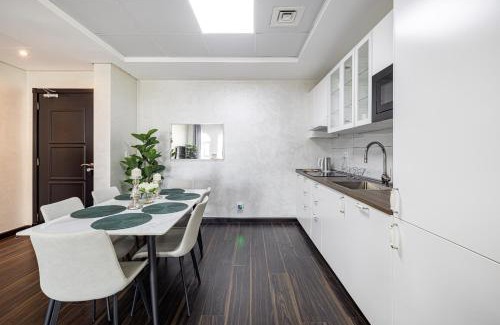 Discovery Gardens Apartamento | Cozy and spacious apartment- 5min walk to metro