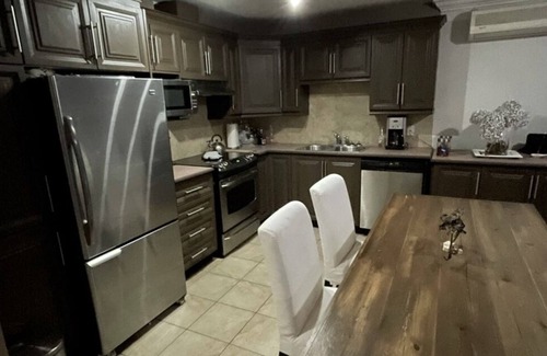 Cote-Saint-Paul Condominio | Cozy and spacious