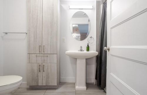 Griffintown Apartamento | Cozy and Spacious Condo Downtown