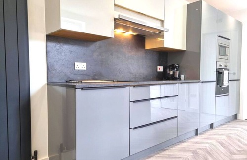 Barling Casa | Cozy and Spacious 3 Bedroom Holiday Home Near the Beach + Smart TV w/Netflix & Prime TV!