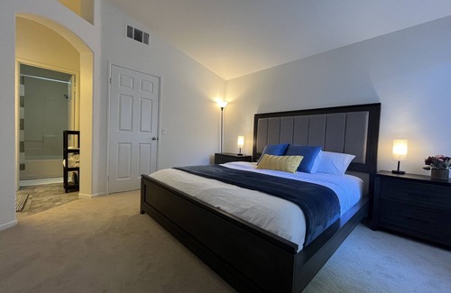 Aliso Viejo Condominio | Cozy and spacious sunlit 3 bed 3 bath townhouse in Aliso Viejo!