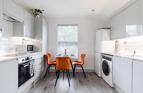 St. Leonard's Apartamento | Cozy and Stylish 2 BR flat in Greater London