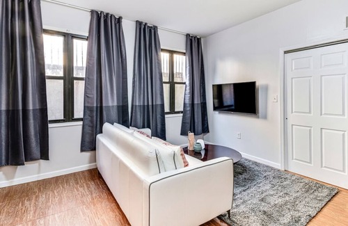 Chinatown Apartamento | Cozy and Stylish 2BD Apt With Great Location!