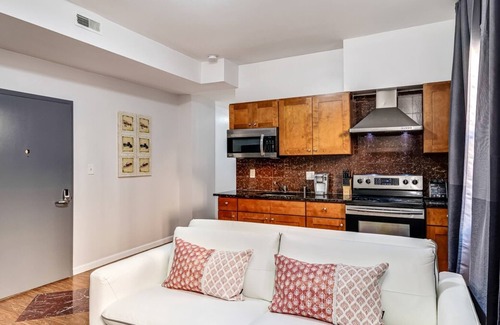 Chinatown Apartamento | Cozy and Stylish 2BD Apt With Great Location!