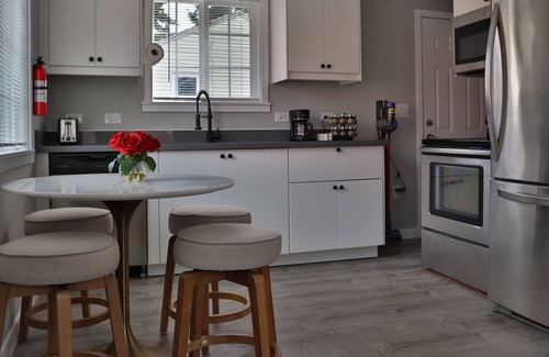 Shoreline Casa | Cozy and Stylish - 2BR Hideaway w/ EV Charging