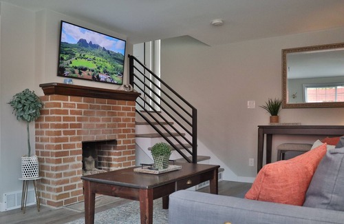 Shoreline Casa | Cozy and Stylish - 2BR Hideaway w/ EV Charging