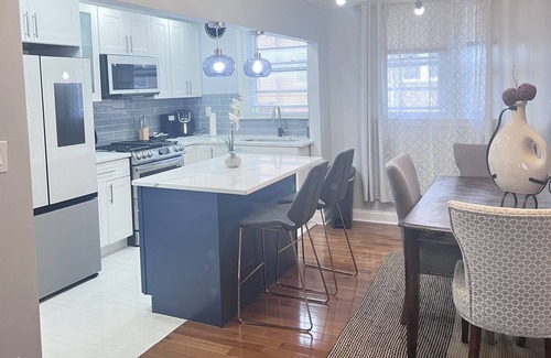 Eastwick Casa | cozy and stylish! minutes from airport, sports complex and other attractions