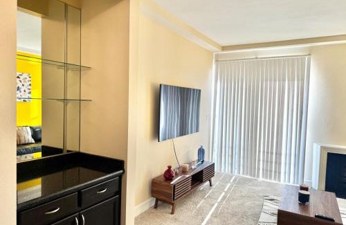 Miracle Mile Apartamento | Cozy and Stylish Unit