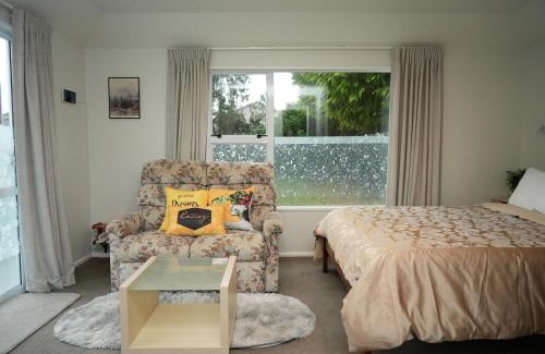 Christchurch Casa | Cozy and sunny room near City To Seapath
