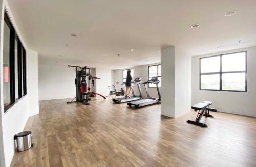 Jatingaleh Apartamento | Cozy and Tidy 1BR The Alton Apartment By Travelio