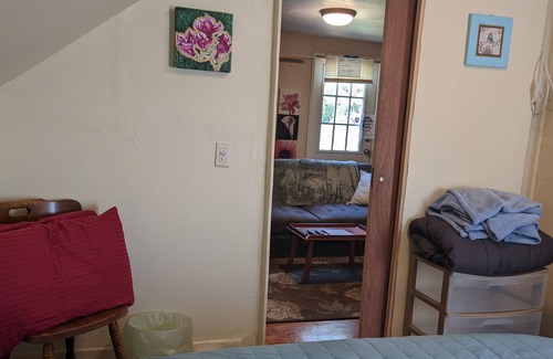 Winooski Apartamento | Cozy and unique full one bedroom apartment to yourself in owner occupied duplex.