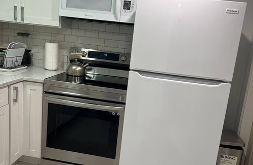 Cougar Ridge Casa | Cozy and very comfy 1 bedroom walk up suite near Canada olympic park, SW Calgary
