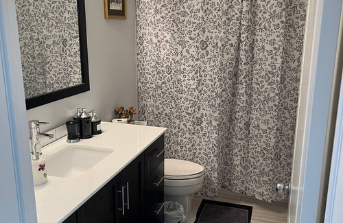 Cougar Ridge Casa | Cozy and very comfy 1 bedroom walk up suite near Canada olympic park, SW Calgary
