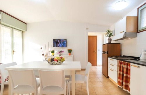 Lignano Sabbiadoro Villa | Acogedora y acogedora casa con jardín privado.