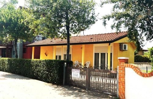 Lignano Sabbiadoro Villa | Acogedora y acogedora casa con jardín privado.