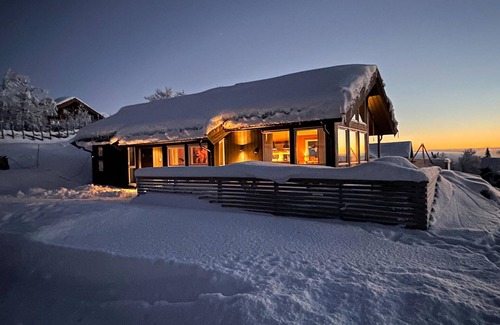 Etnedal Casa | Cozy and welcoming cottage with beautiful panoramic views over the countryside.