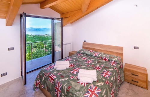 Policastro Bussentino Apartamento | Alojamiento de 3 habitaciones en Policastro Bussentino