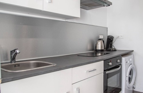 Mandelieu-La-Napoule Apartamento | COZY APARTMENT, BEAUTIFUL DOMAIN, SWIMMING POOL, TENNIS AND SEA OVERVIEW