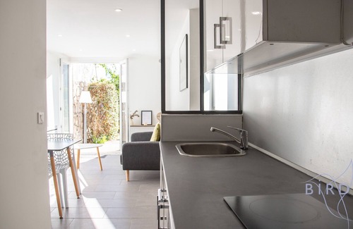 Mandelieu-La-Napoule Apartamento | COZY APARTMENT, BEAUTIFUL DOMAIN, SWIMMING POOL, TENNIS AND SEA OVERVIEW