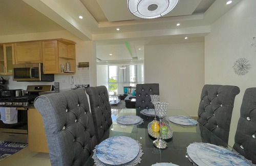 Guaricano Apartamento | Cozy Apartment with Pool View 10 minutes USA Embassy