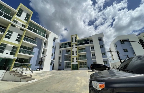 Guaricano Apartamento | Cozy Apartment with Pool View 10 minutes USA Embassy