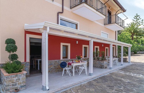 Laureana Cilento Apartamento | Acogedor apartamento en Laureana.